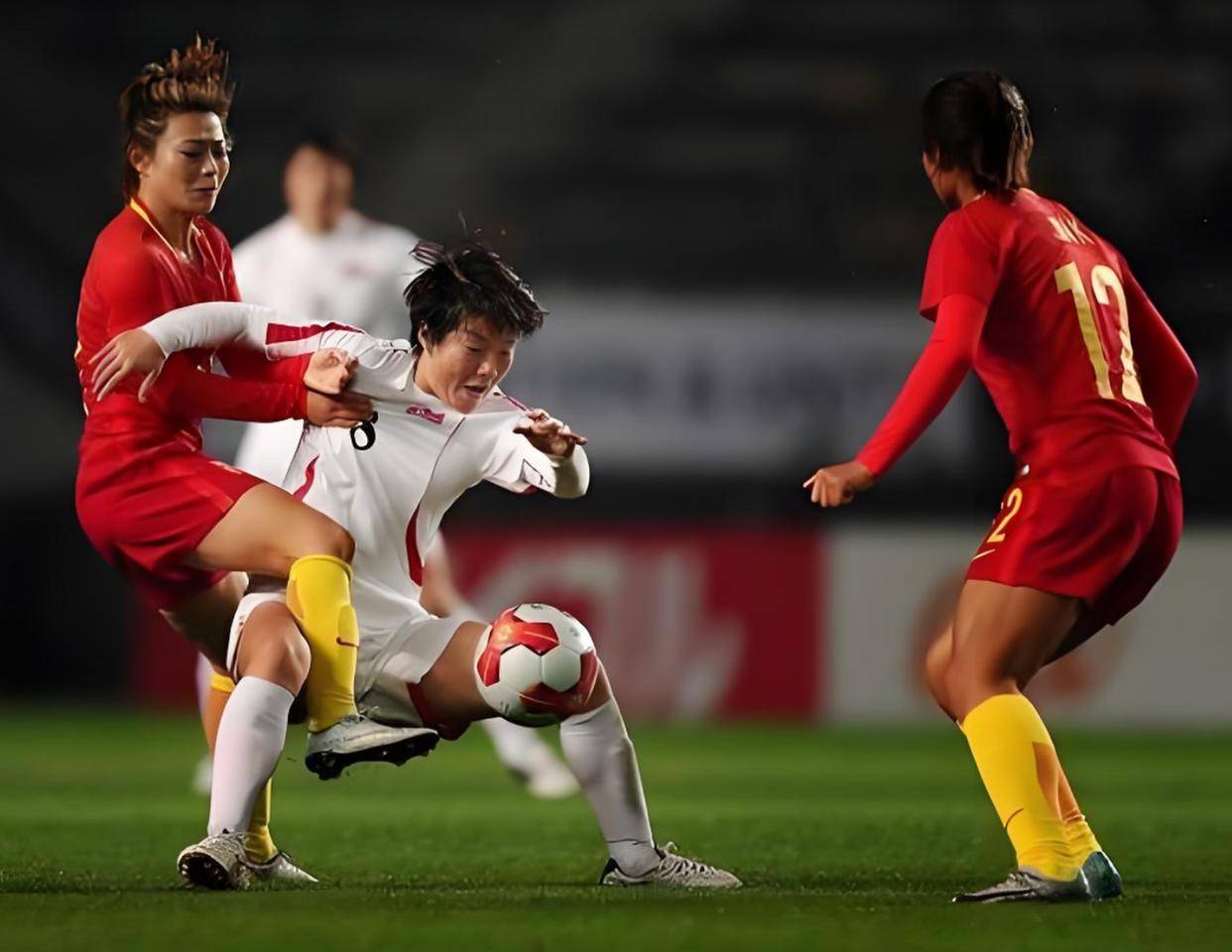 中国女足逆转胜利!队员斩获关键进球视频